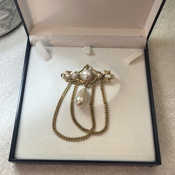 Vintage Victorian Style Brooch/ Gold with Pearls - Picture 1 of 7